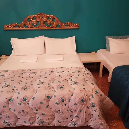 L.t. Schneider Bed and breakfast